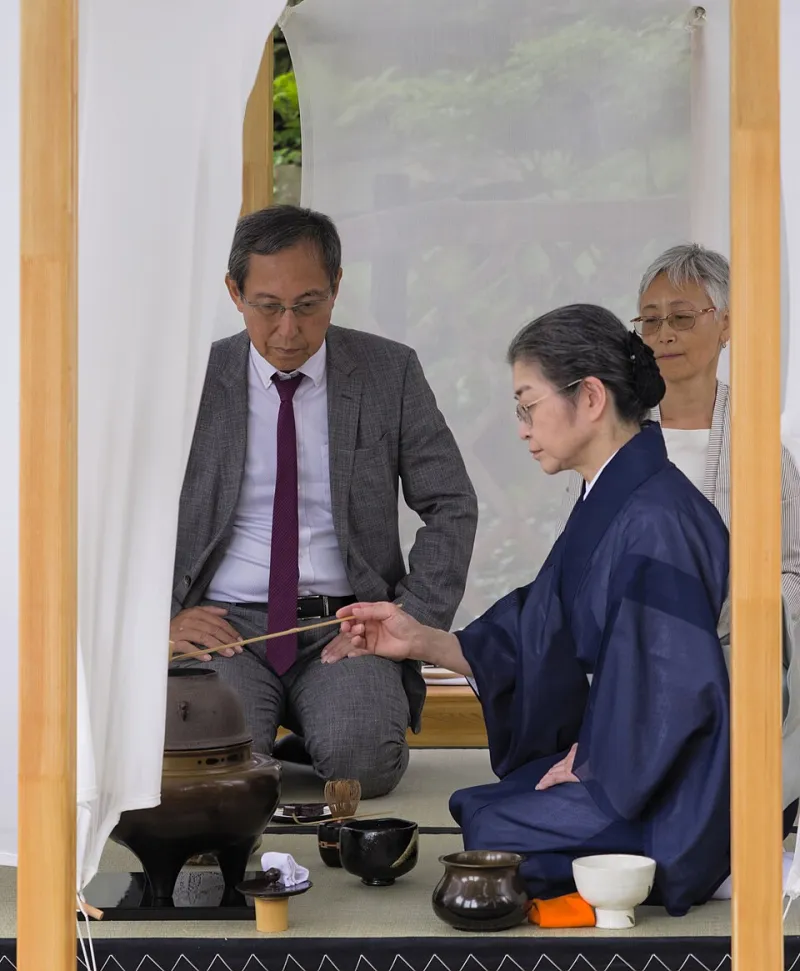 The Space Between Yes and Hello: Onboarding Lessons from the Kyoto Tea Room